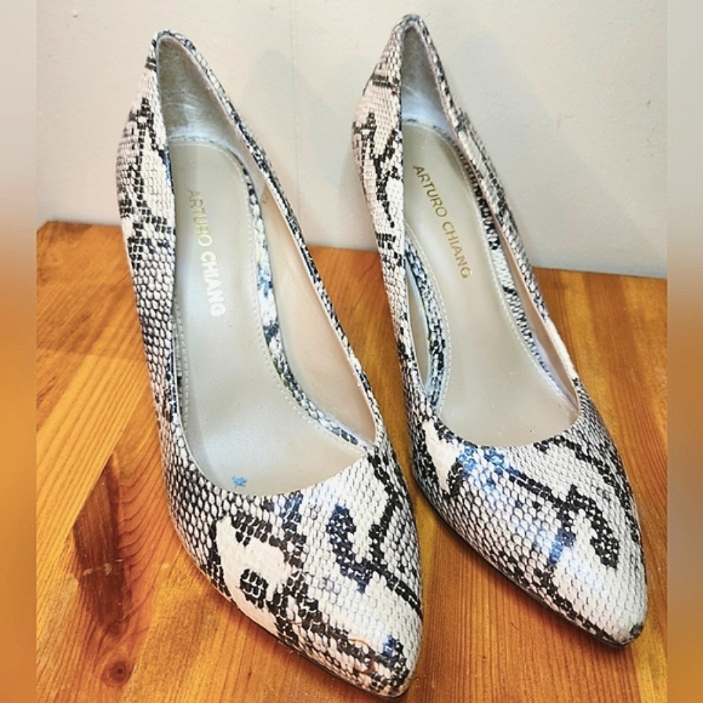 Arturo Chiang Snake Print Women's Pumps